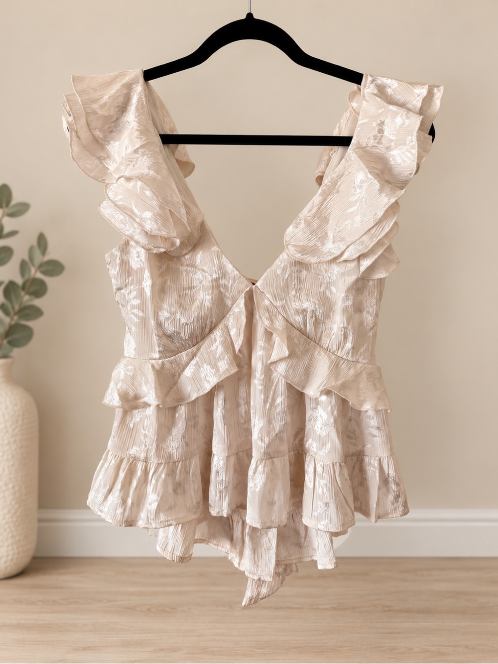 NWOT Trixxi Floral Ruffle Tie Back Blouse